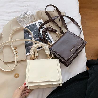 Small And Fashionable One-Shoulder Messenger Bag