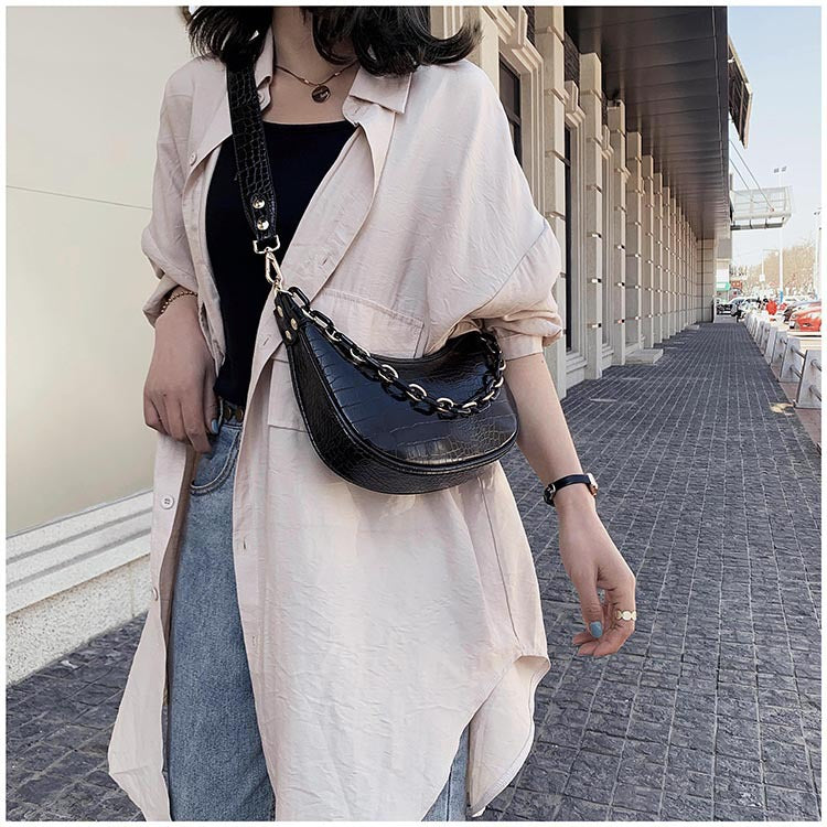 Crossbody bag baguette dumplings