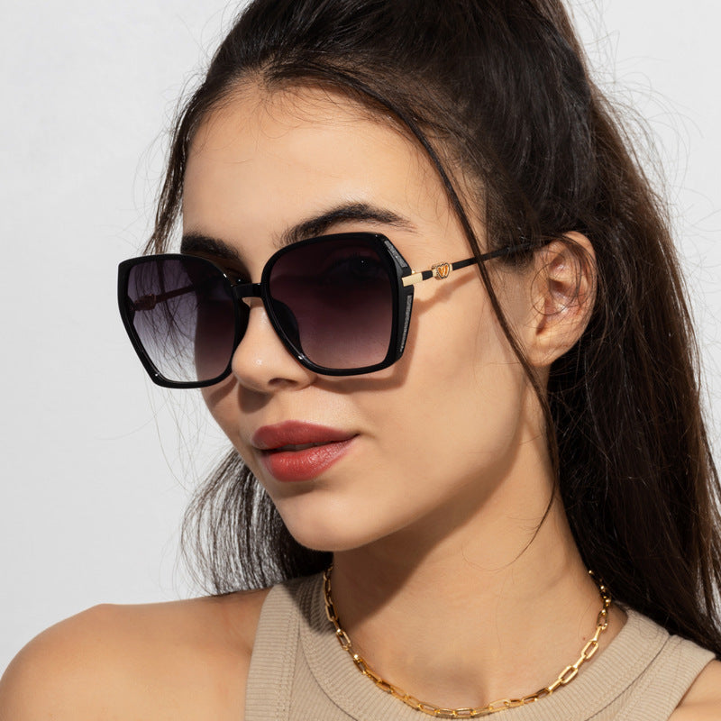 Women's European And American UV Resistant Large Frame Sunglasses