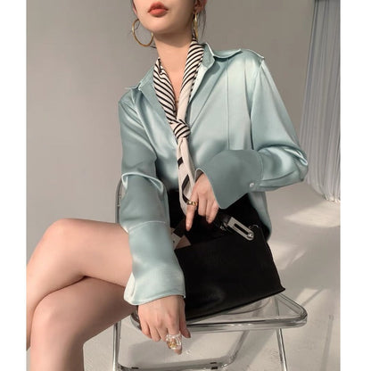 Elegant Women's White Shirt Made Of Triacetate Satin