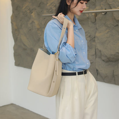 Cowhide Wandering Bucket Shoulder Messenger Bag