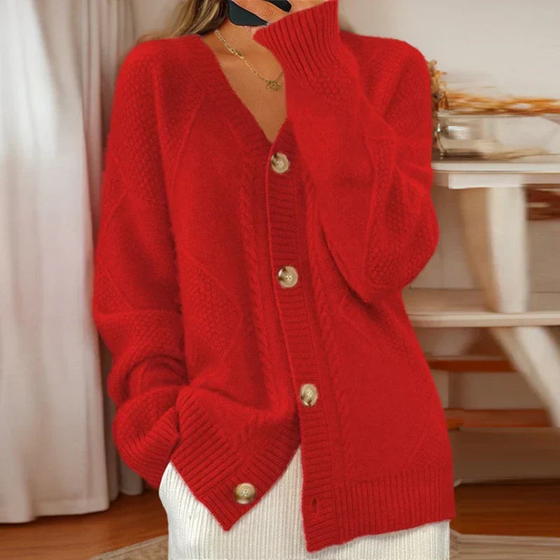 MAY | CABLE-KNIT CARDIGAN WITH TIMELESS ELEGANCE