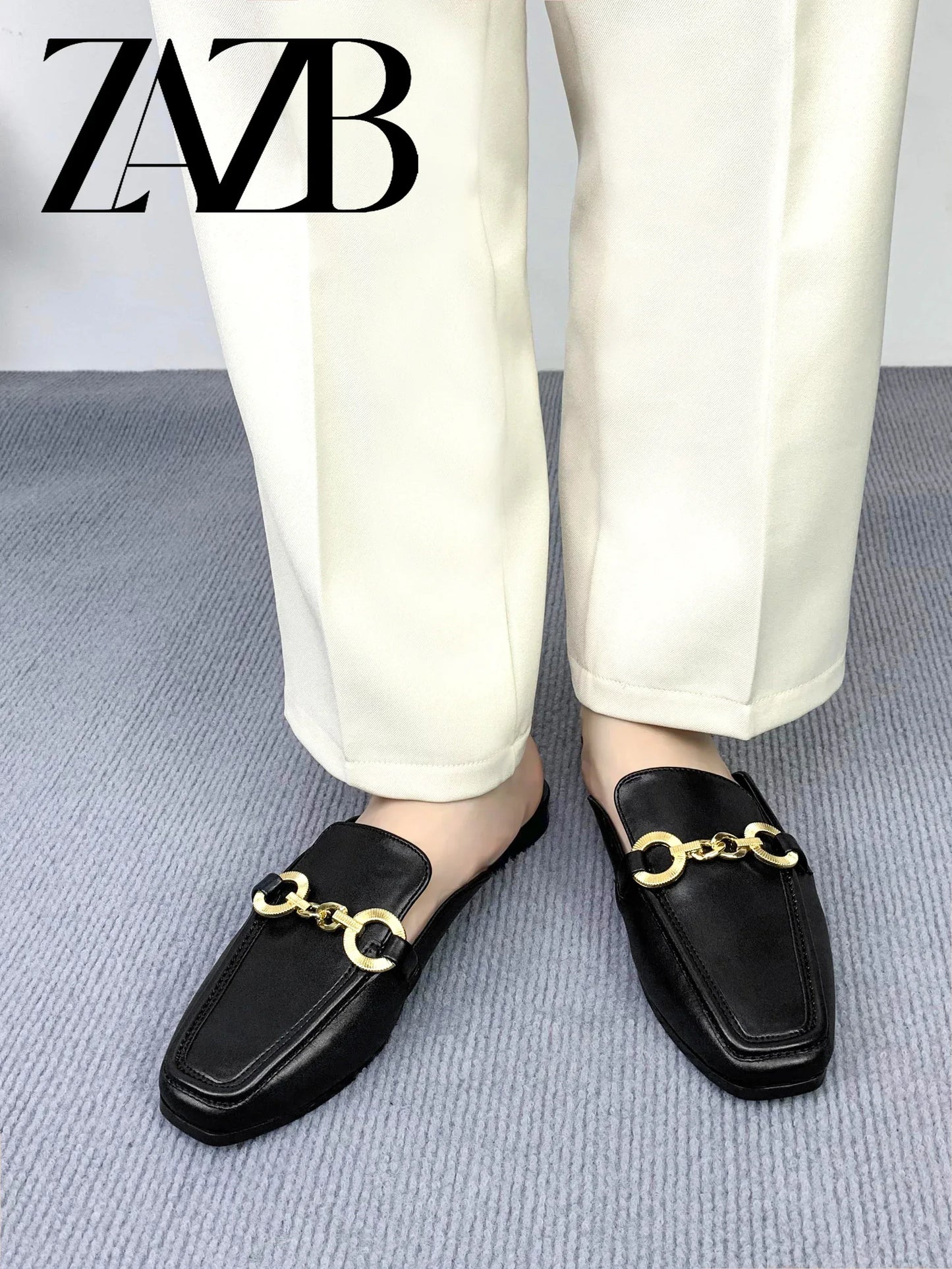 British Style Women's Flat Shoes with Thick Heel & Pearl Accent