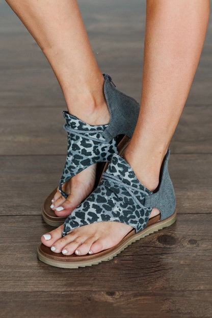 large size women flat sandals